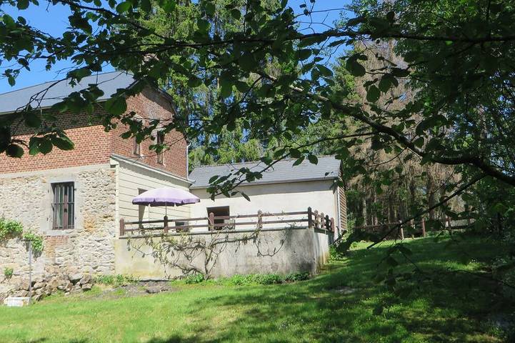 Location de vacances pour 5 personnes, avec terrasse et jardin à Signy-le-Petit