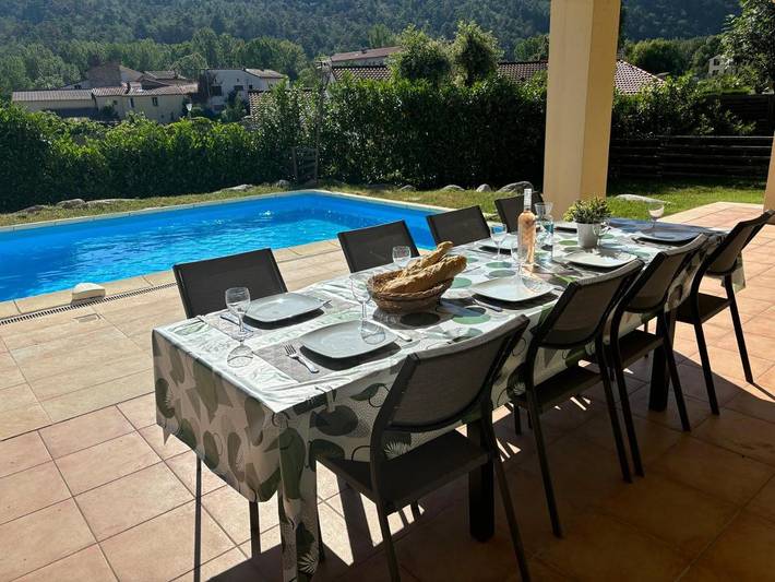 Location de vacances pour 8 personnes, avec vue ainsi que piscine et jardin à Fuilla - 4