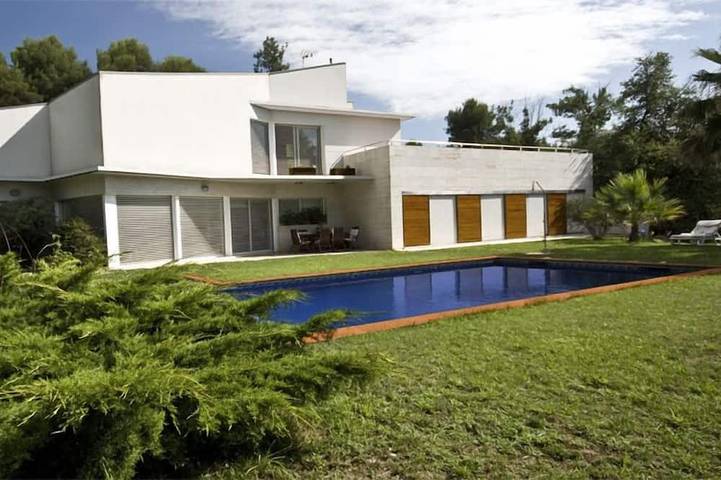 Location de vacances pour 8 personnes, avec Balcon ainsi que Jacuzzi et Jardin à Sabadell