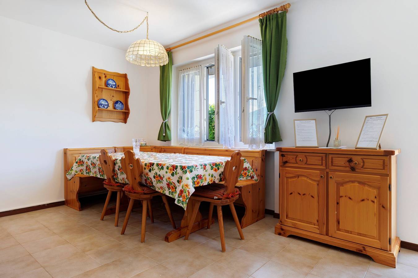 Ganze Wohnung, Casa Antonia mit Panoramaterrasse und Bergblick in Brentonico in Brentonico, Gardasee-Berge