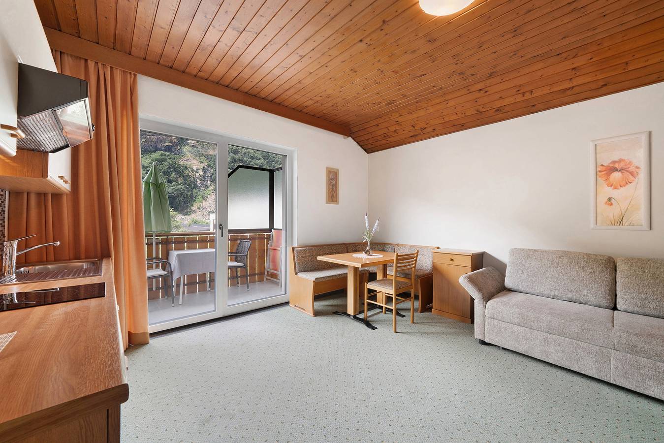 Ganze Wohnung, Ferienwohnung 'Rosalie 11' mit Bergblick, Gemeinschaftspool und Wi-Fi in Niederlana, Lana