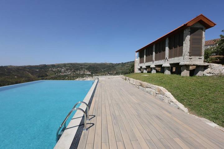 Casa de férias para 4 pessoas, com piscina e vista e ainda jardim em Baião