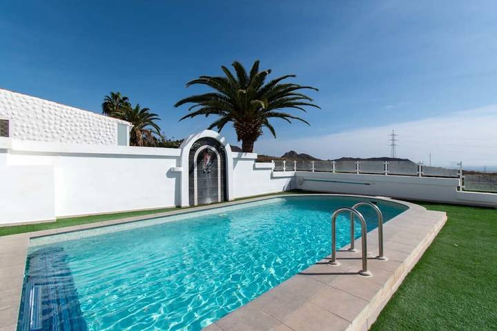 Villa pour 6 personnes, avec piscine et balcon/terrasse, adapté aux familles à Arona - 4