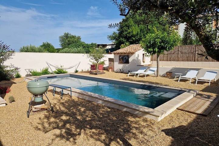 Location de vacances pour 8 personnes, avec terrasse et jardin à Aspères