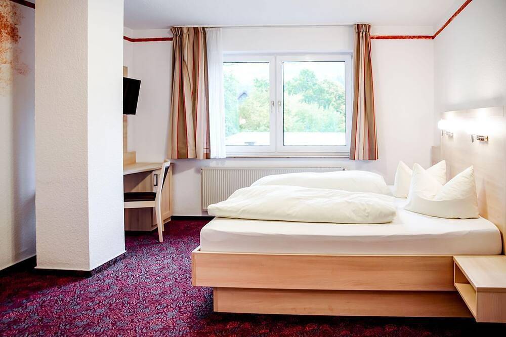 Komfortables und vielseitiges Zimmer –Perfekt für Erholung, Arbeit und Austausch in Züschen, Winterberg