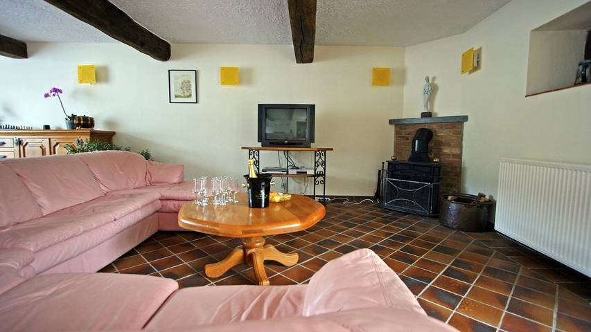 Location de vacances pour 11 personnes, avec jardin ainsi que sauna et jacuzzi, animaux acceptés à Beauraing - 2