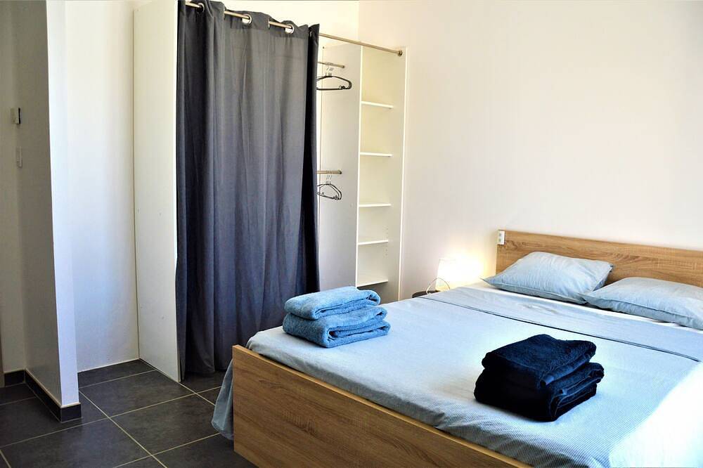 Villa 6p 3ch Piscine Privée, Jardin Clos, Terrain de Pétanque, Vallon Pont D'arc in Vallon-Pont-d'Arc, Ardèche