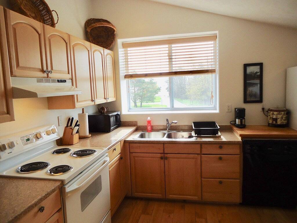 Ganze Wohnung, Bleiben Sie im Herzen der Weinprobenregion von Leelanau. Ansichten zu Traverse Bay in Leelanau County