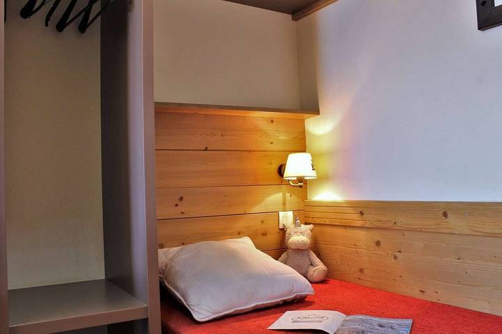 Appartement entier, Appartement cosy 2 pièces avec balcon, piscine, sauna et accès direct aux pistes - 5 couchages, Risoul in Station de Risoul, Risoul