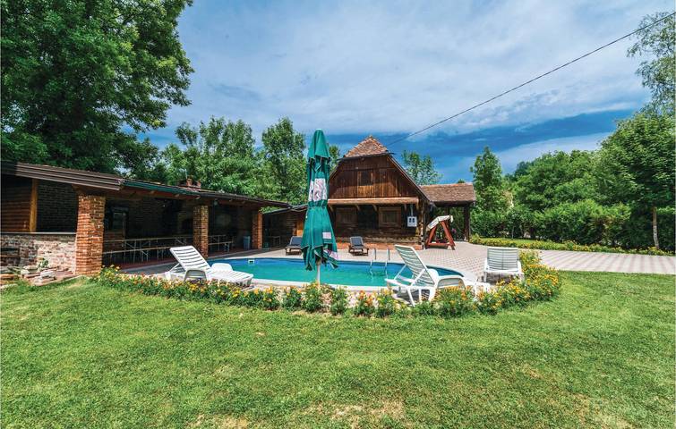 Charmante 150 m² große Wohnung mit Pool, Terrasse und Zugang zum Fluss in Sisak-Moslavina