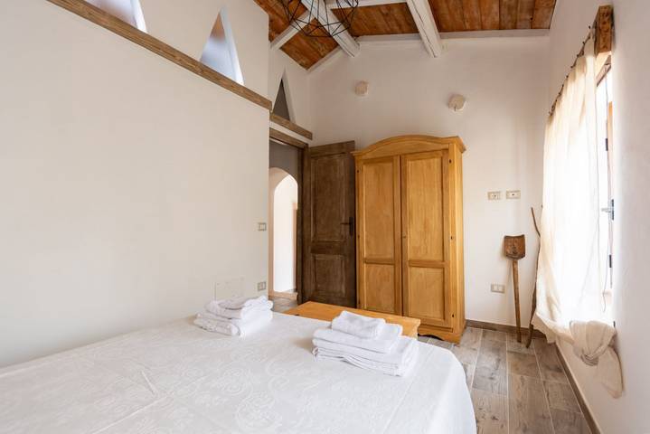 Villa Jumpadu komplett von der Natur umgeben in Oliena, Barbagia