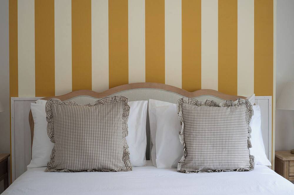 Hideaway Cottage With Hot Tub. Pet Friendly! in Portsoy, Aberdeenshire