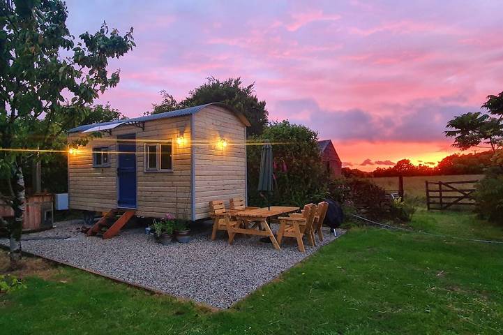 Holiday rental for 2 people, with Hot tub and Terrace as well as Garden in Camelford