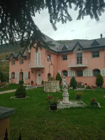 Gîte pour 3 personnes, avec vue ainsi que balcon et piscine à Sierre
