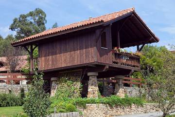 Gîte pour 2 personnes, avec jacuzzi ainsi que sauna et jardin à Ea