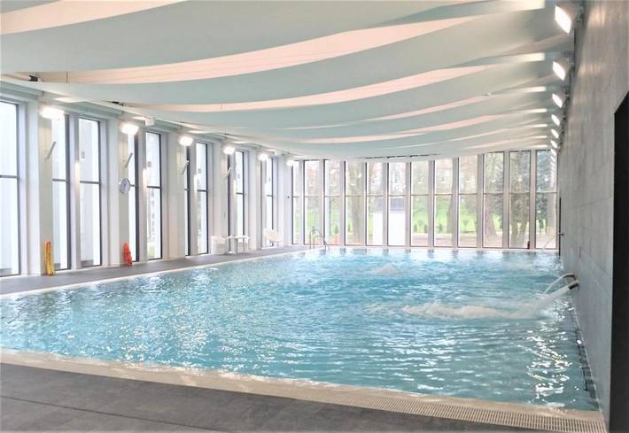 Ferienhaus für 2 Personen, mit Terrasse und Whirlpool sowie Garten und Pool