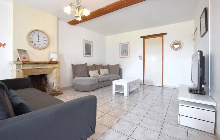 Un logement confortable à 2 km de Cardonville : Wi-Fi, télévision et jardin in Saint-Benoît-de-l'Aure, Région de Bayeux