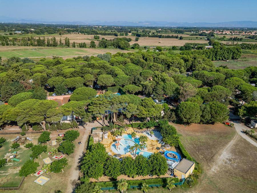 Camping Le Sainte Marie - Bungalow 6 personnes - Mobil-home | Premium | 3 Ch. | 6 Pers. | Terrasse surélevée | Clim. | Tv in Sainte-Marie-la-Mer, Côte d'Améthyste