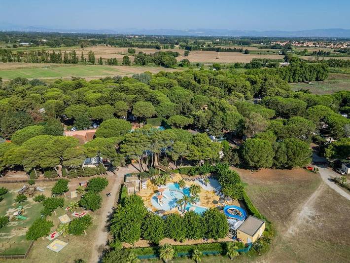 Camping pour 4 personnes, avec Terrasse et Piscine