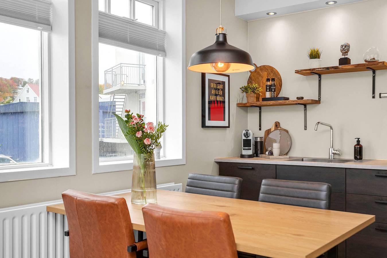 Ganze Wohnung, Schöne Wohnung mit zwei Schlafzimmern in der Innenstadt mit Balkon in Akureyri, Nordurland eystra