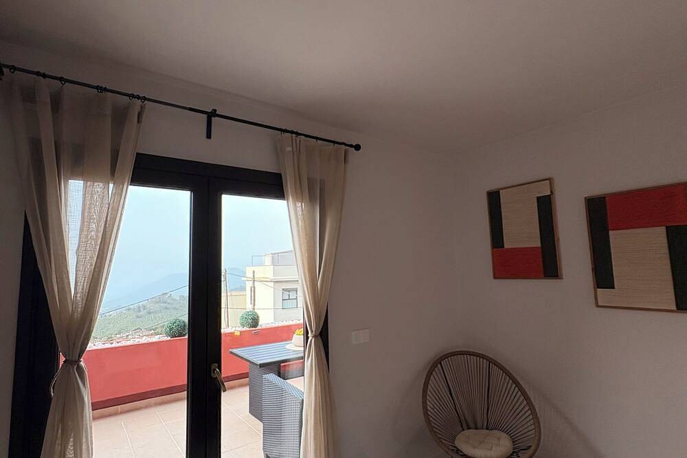 Entire apartment, Modern apartment with large terrace and sea views in San Cristóbal de La Laguna, North Tenerife