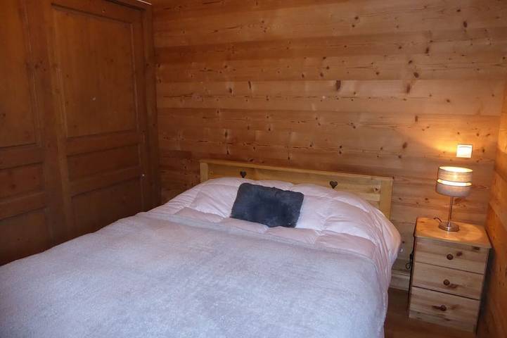 Entire apartment, Alpine apartment with south balcony, near Courchevel in Bozel, Massif de la Vanoise