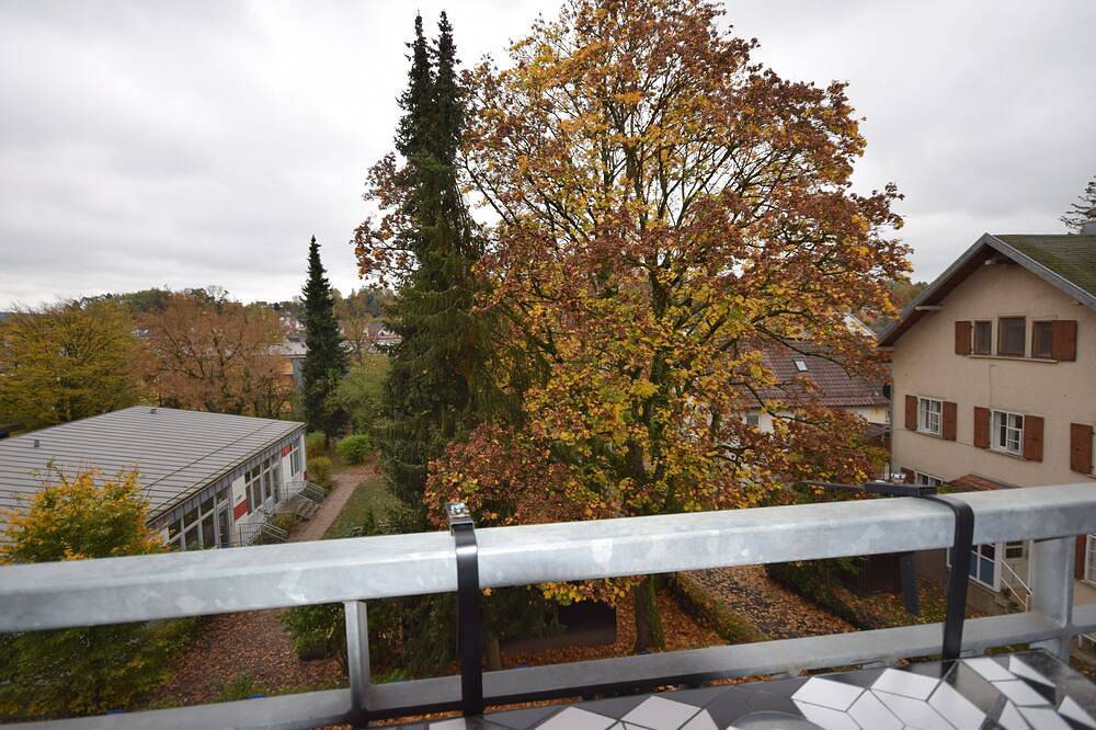 Ganze Wohnung, Apartment mit Balkon (1.3) | Parkplatz | Perfekt für Geschäftsreisende in Biberach an der Riß, Oberschwaben