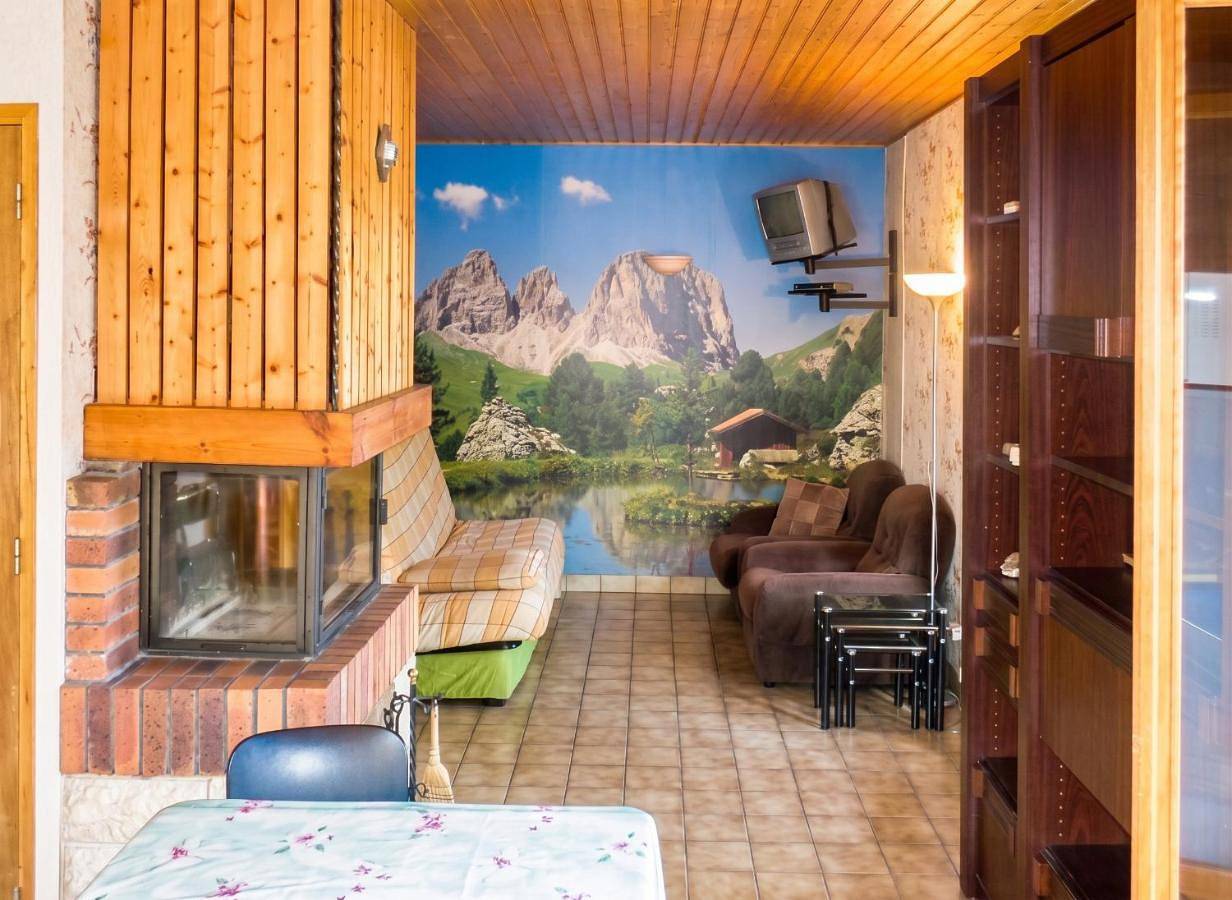 Chalet charmant à Saint-Gérons avec piscine partagée in Saint-Gérons, Région d'Aurillac