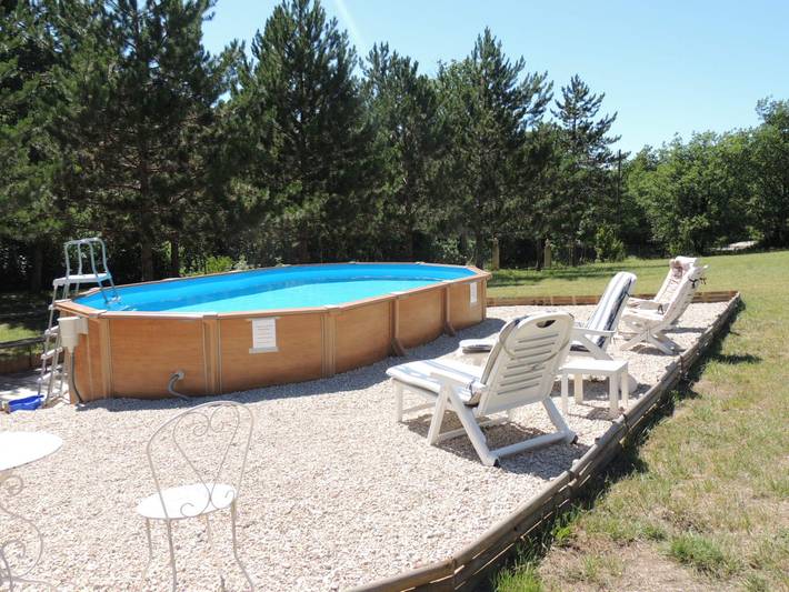 Gîte pour 5 personnes, avec terrasse ainsi que piscine et jardin à Les Tourrettes - 2