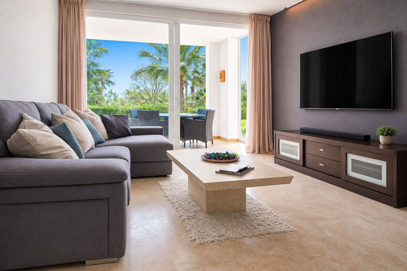 Hel lejlighed, The Lagoon Apartment- Free Unlimited Lagoon Access in Alcazaba Lagoon, Casares