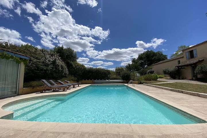 Location de vacances pour 6 personnes, avec Jacuzzi ainsi que Jardin et Piscine à Paulhiac