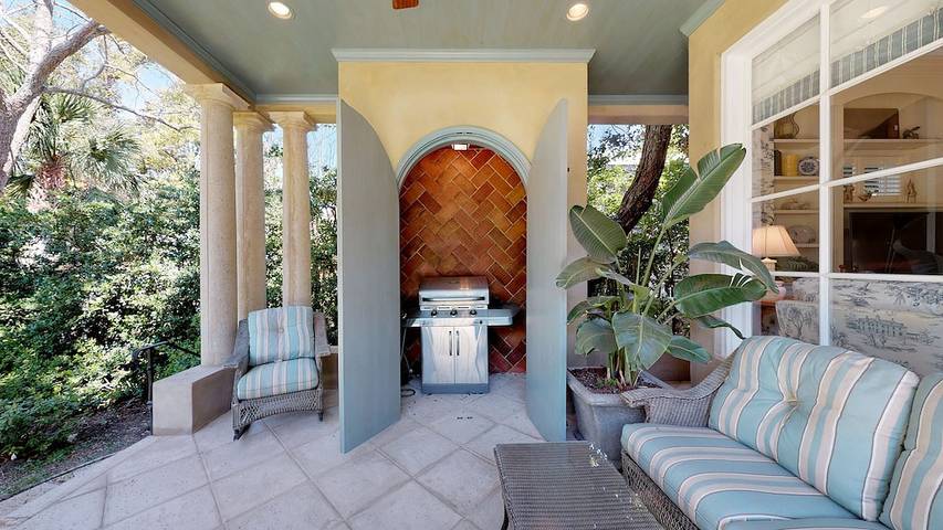 Vacation house for 12 people, with yard and hot tub as well as terrace in Georgia