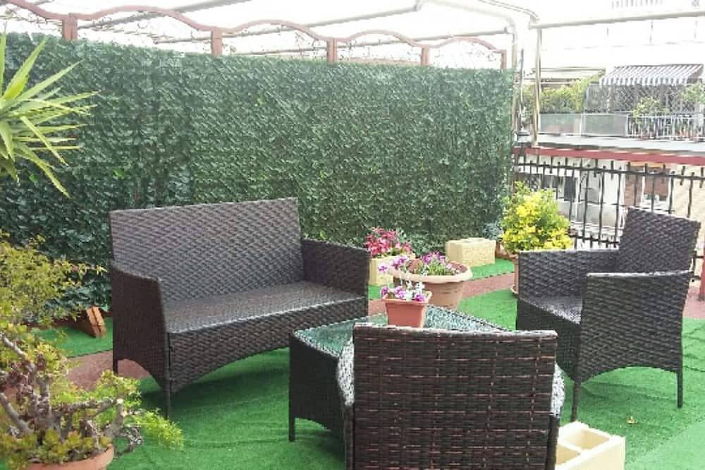 Bed and Breakfast 'Sapore Da Mare' with Private Terrace, Wi-Fi and Air Conditioning in Ostia, Rome