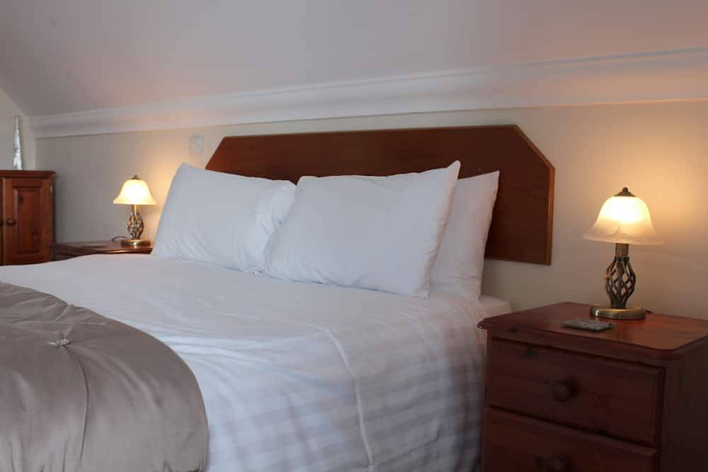 Heron Lodge - Sleeps 2 - sleeps 2 guests  in 1 bedroom in Loch Lomond, Argyll & Bute