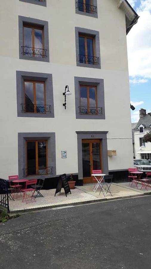 Location de vacances pour 2 personnes, avec terrasse à Marcenat - 3