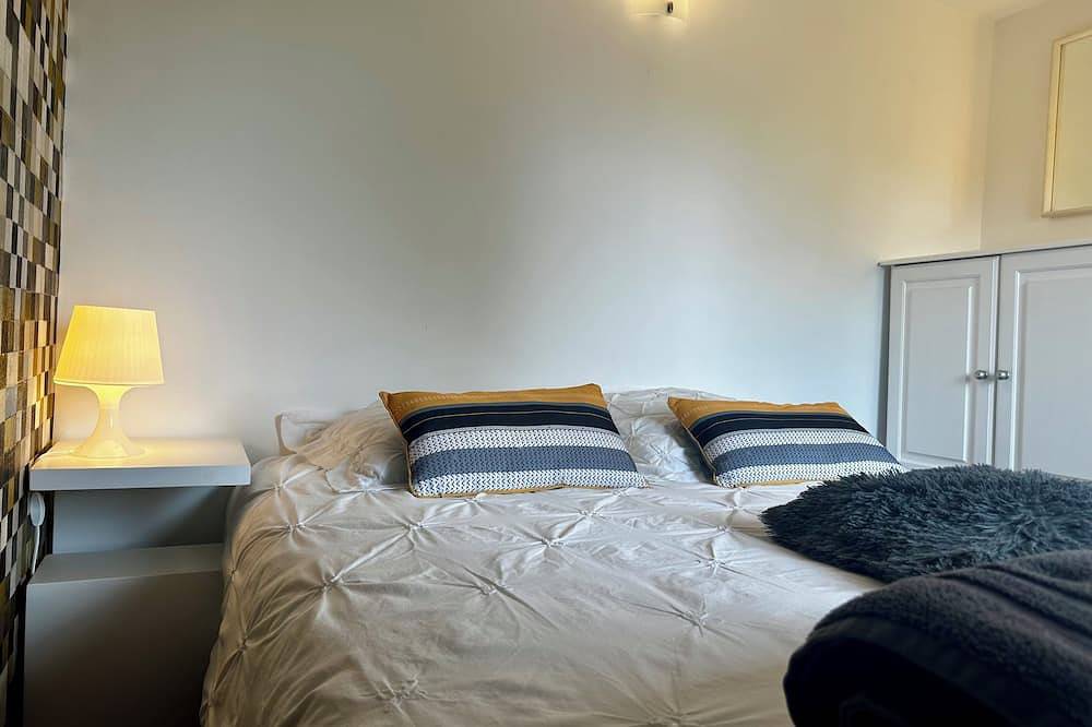 Entire apartment, Gîte Les Oliviers – 4 people – 2 bedrooms – 1 bathroom – Indoor pool in Arques, Saint-Omer region