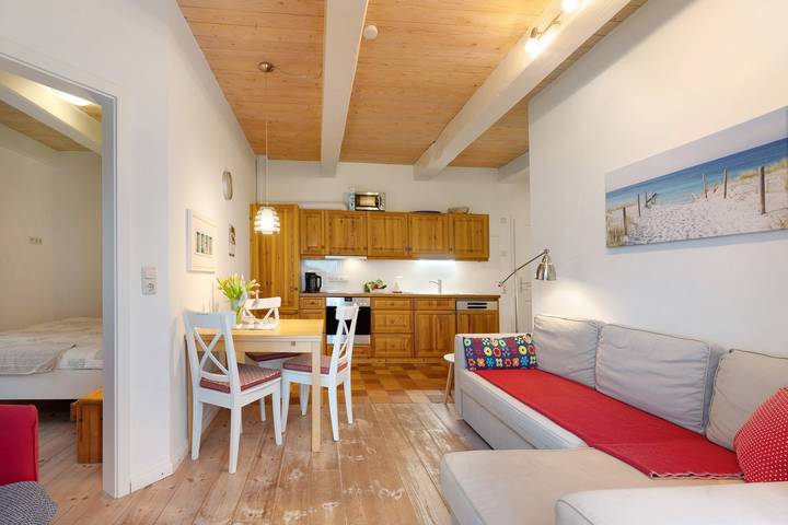 Ganze Wohnung, Ferienwohnung 'Haus Mühlenhof 1' mit Privatterrasse, Gemeinschaftsgarten und Wi-Fi in Hillgroven, Kreis Dithmarschen