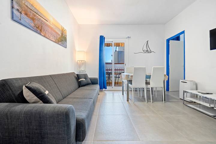 Appartamento intero, Appartamento 'De Playa' con Vista Mare, Balcone e Aria Condizionata in Calafell, Costa Daurada