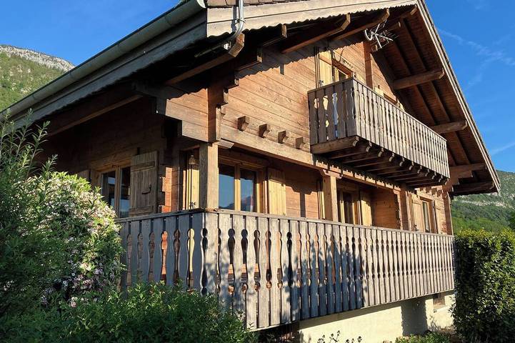 Chalet pour 9 personnes, avec jardin et balcon sur le Lac d'Annecy