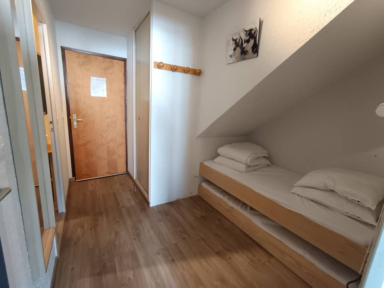 Entire studio, Renovated apartment with balcony and parking, piste view in Montgenèvre, Briançon region