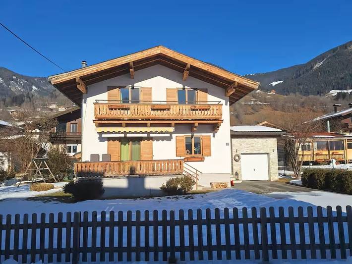 Ferienhaus für 10 Personen, mit Balkon und Terrasse sowie Garten in Piesendorf