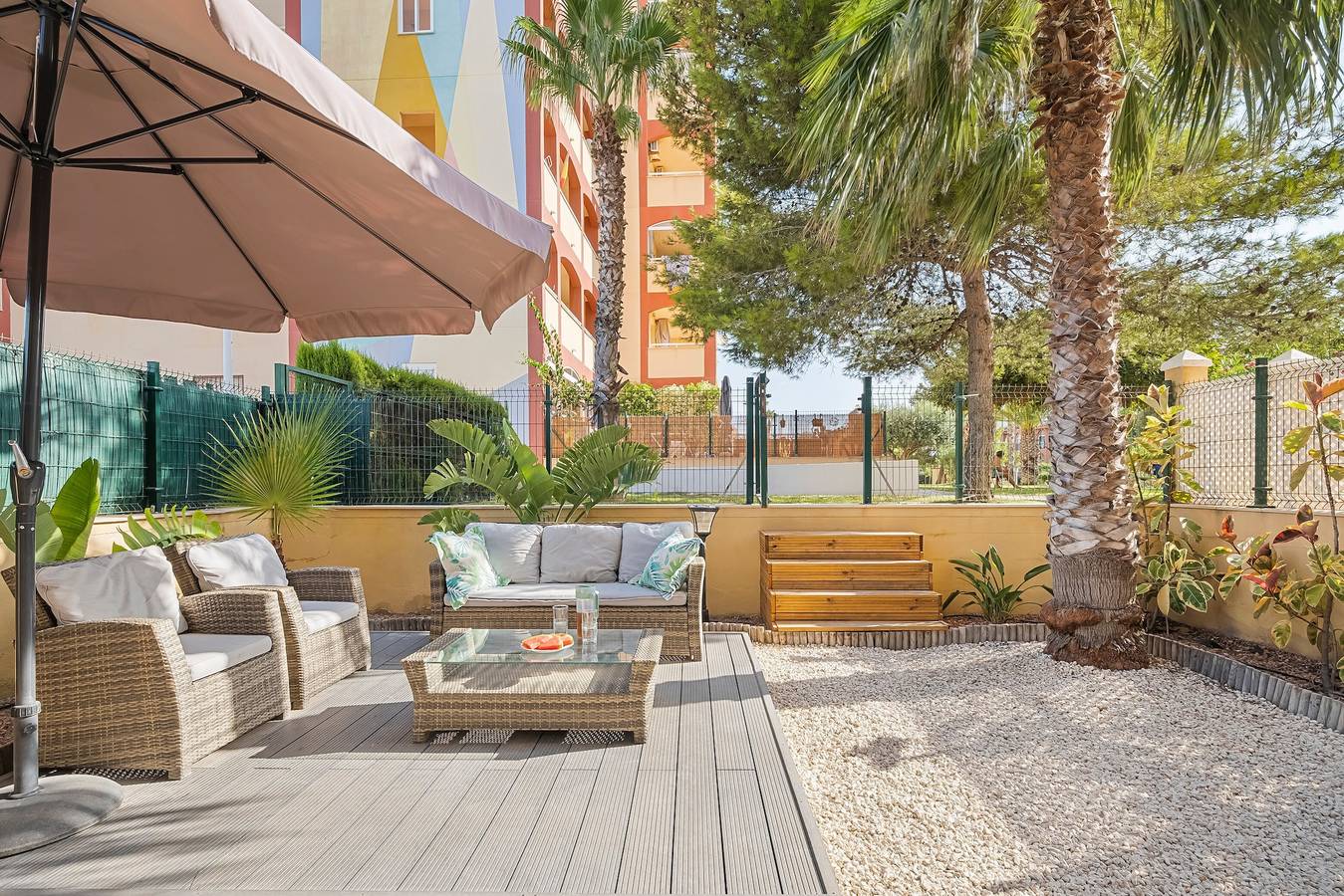 Apartamento entero, Apartamento 'Kolibri' con piscina compartida, Wi-Fi y aire acondicionado in Las Calas, Torrevieja