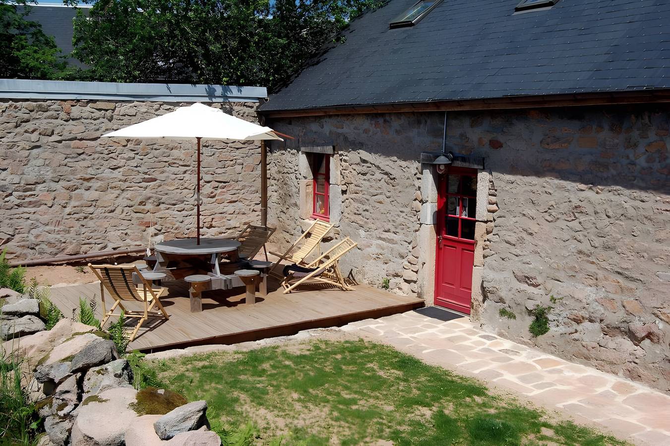 Gîte Parc Naturel du Morvan avec terrasse, jardin privés et Wi-Fi in Quarré-les-Tombes, Parc naturel régional du Morvan
