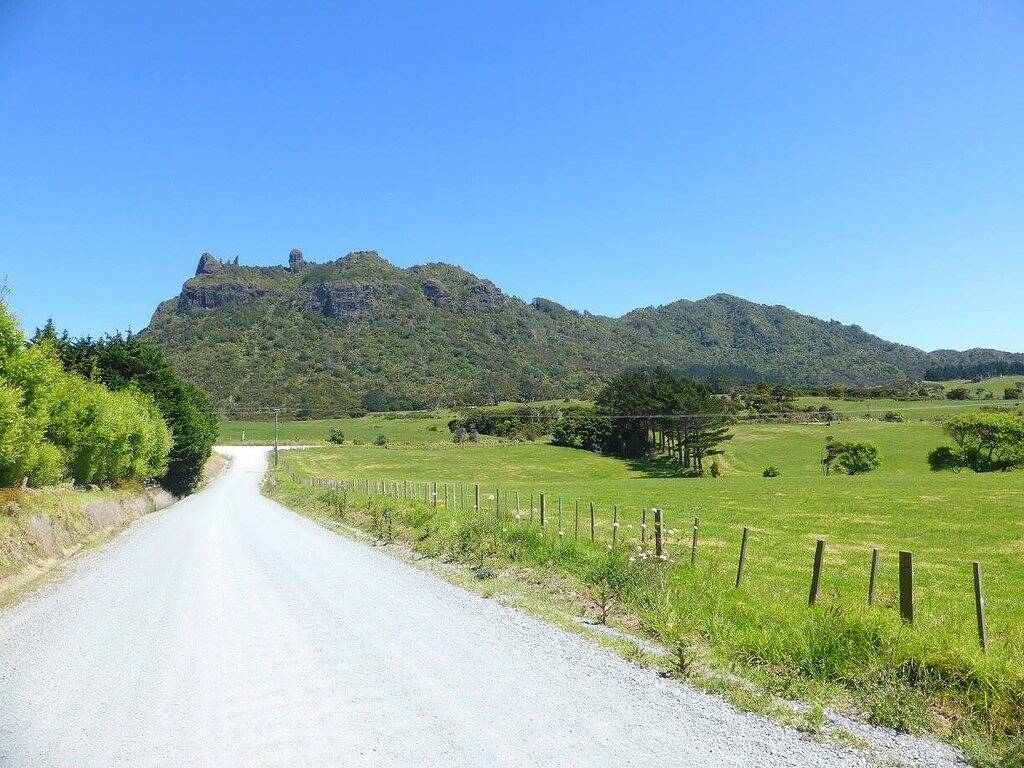 Craypot Cabin: a slice of paradise on a lifestyle block nestled below Mt. Manaia in Whangarei District