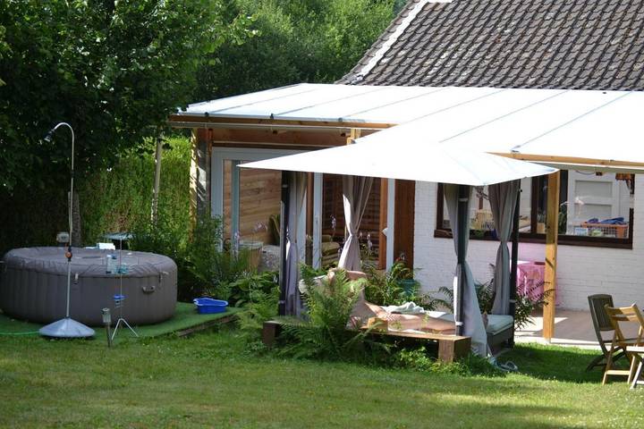 Chambre d’hôte pour 2 personnes, avec Terrasse et Jardin ainsi que Sauna et Vue à Florennes
