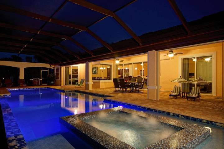 Holiday rental for 11 people, with hot tub and garden in Cape Coral