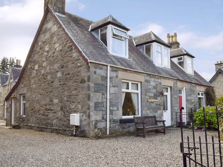 Cottage for 5 people, with garden, with pets in Loch Tay