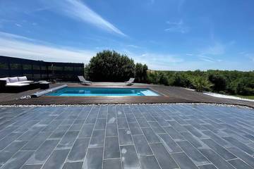 Gîte pour 10 personnes, avec terrasse ainsi que jardin et jacuzzi à Vaylats