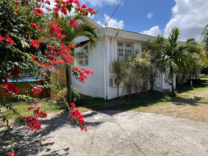 Villa pour 8 personnes, avec piscine et balcon