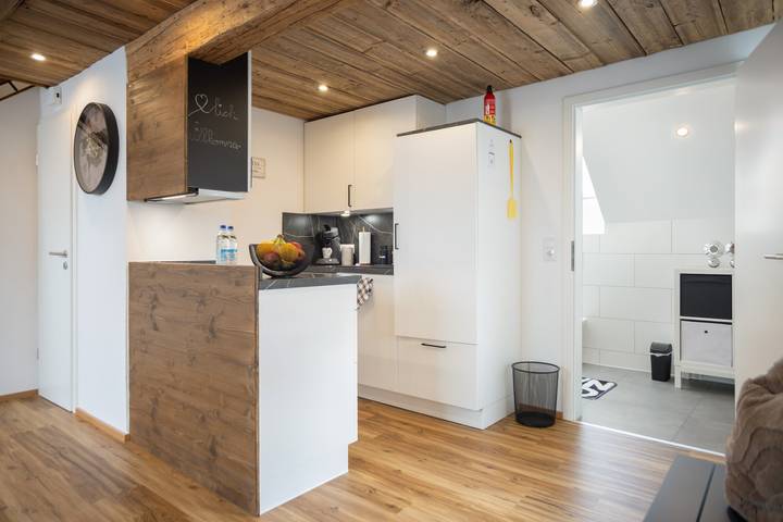 Ganze Wohnung, Öschweg Ferienwohnung im Allgäu mit Bergblick, Balkon und WLAN, keine Monteure in Leutkirch im Allgäu, Region Bodensee-Oberschwaben